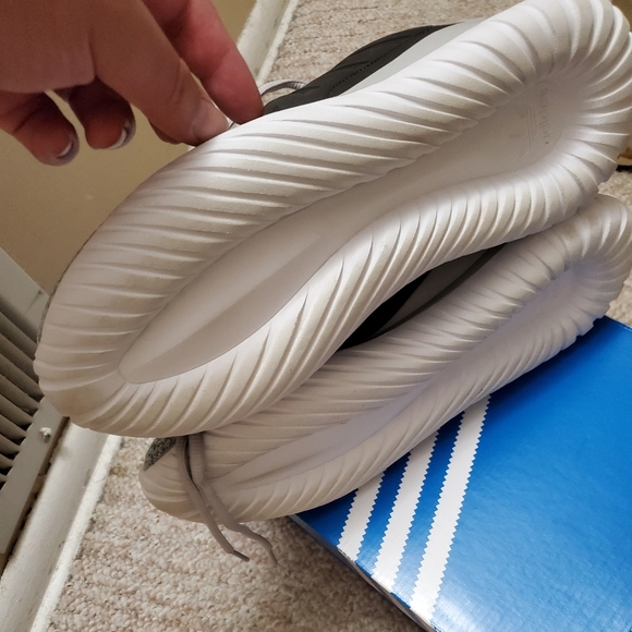 Adidas - Picture 2 of 3